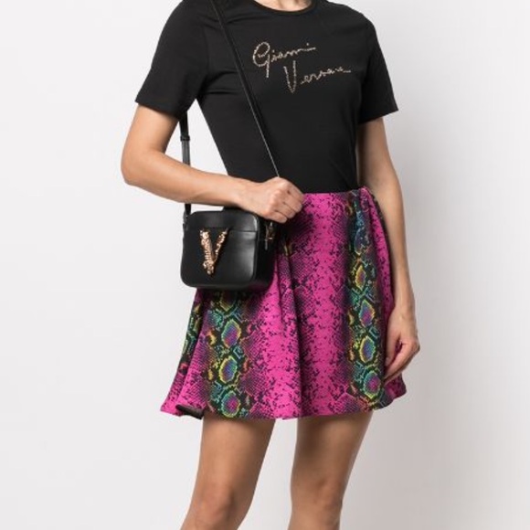 Versace
Virtus leather camera bag in black - Picture 3 of 4